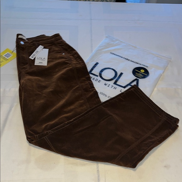NWT Lola Woman’s Rich Brown Corduroy Trousers5 Pokes Wide Leg Jeans Size 12